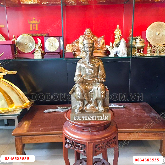 Tượng đồng trần hưng đạo