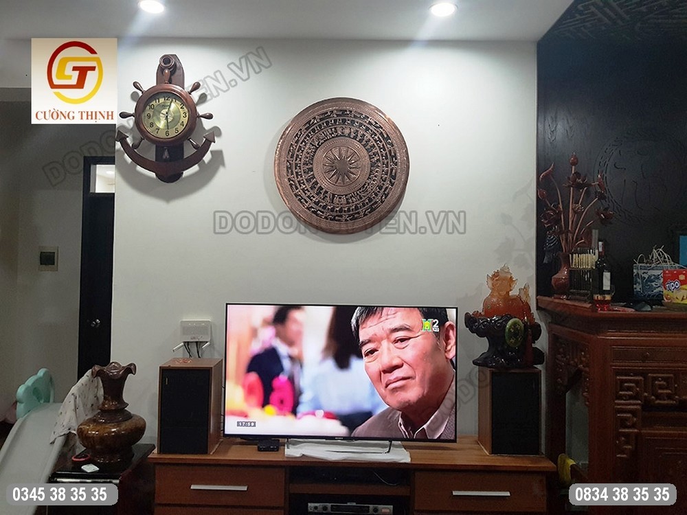 tranh mặt trống đồng đỏ