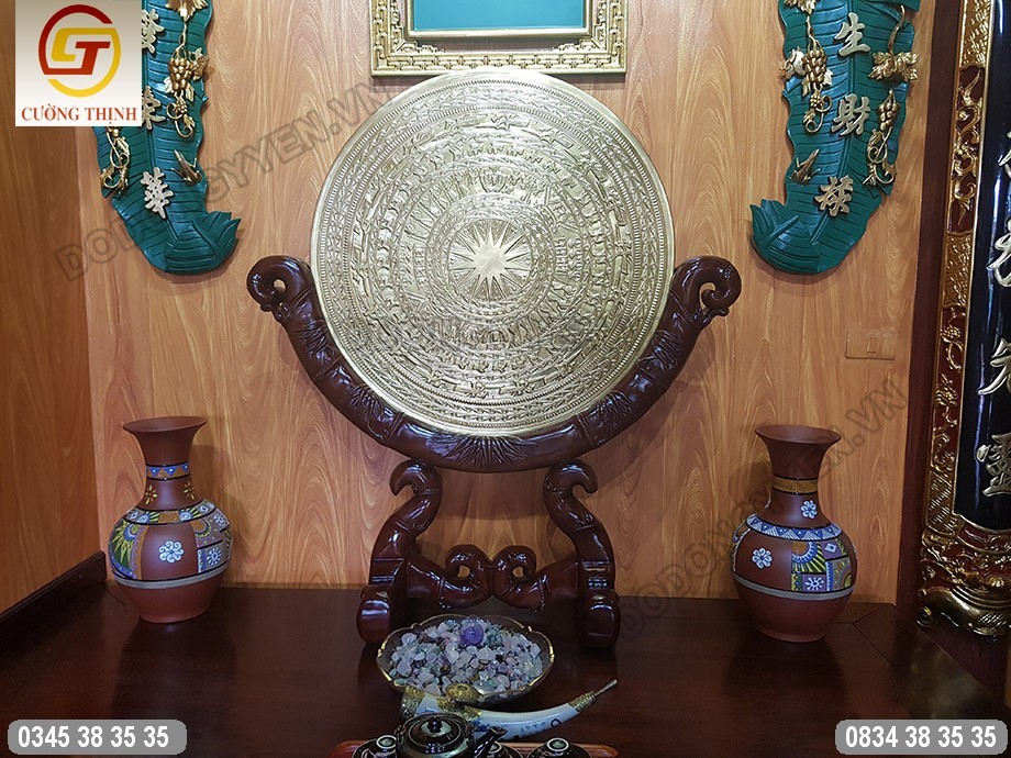 tranh mặt trống