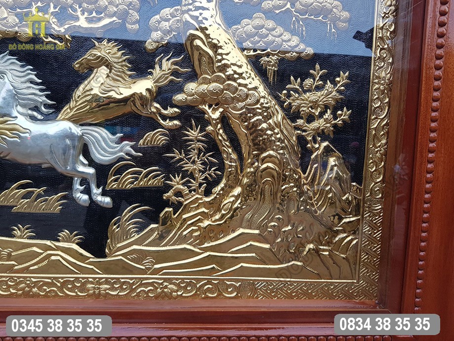 Nổi bật trên nền đen hình ảnh những chú ngựa khỏe mạnh