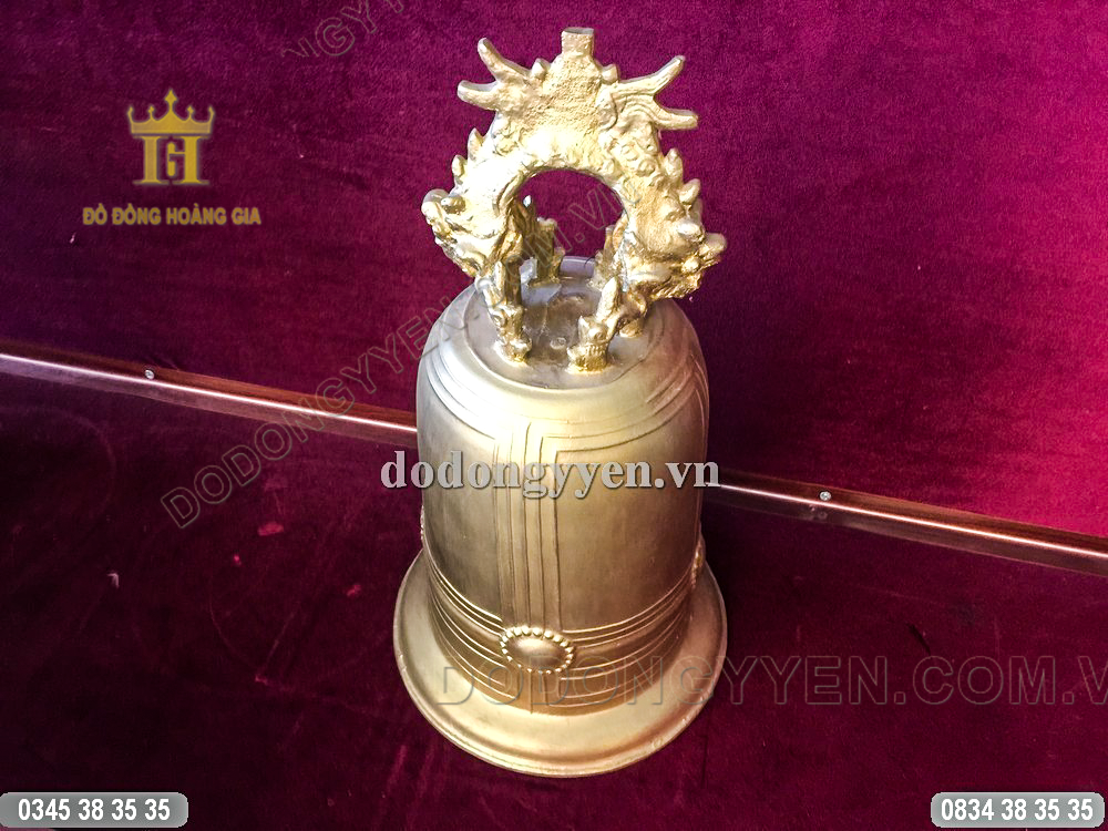 Mẫu chuông đồng vàng được đúc thủ công