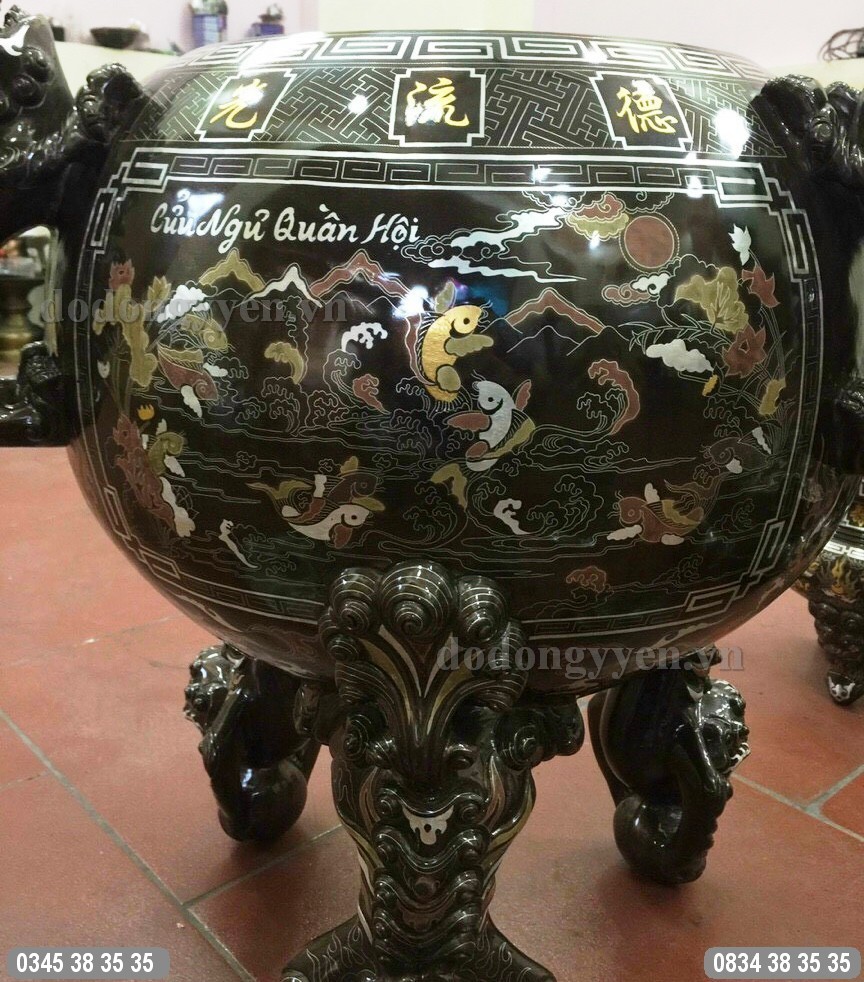 Hoa văn cửu ngư quần nguyệt trên đỉnh đồng