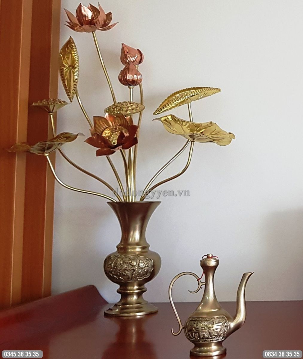 lọ hoa cắm hoa sen vô cùng đẹp