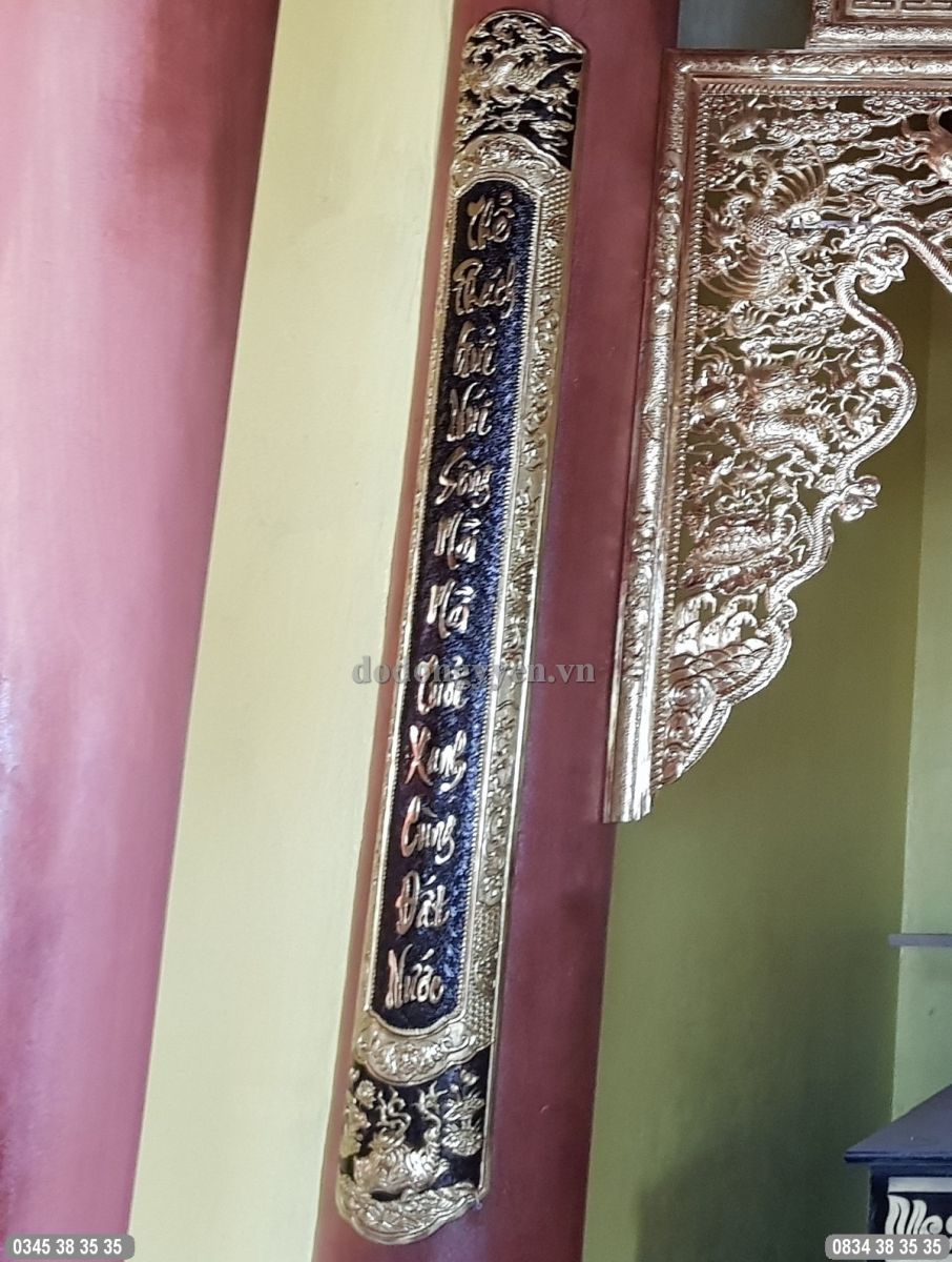 đôi câu đối chạm thúc vô cùng đẹp