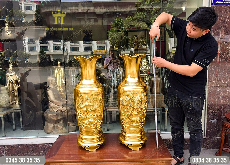 Đôi lọc hoa lộc bình dát vàng được làm thủ công tinh xảo