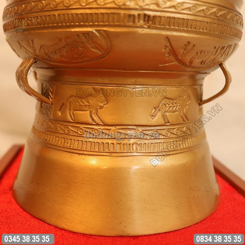 chạm thúc hoa văn cầu kì, sắc nét