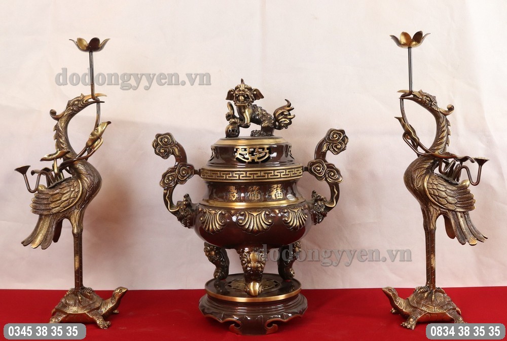 Bộ tam sự bằng đồng hun hạc ngậm sen