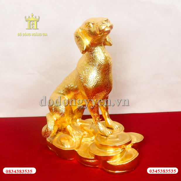 Tượng chó bằng đồng dát vàng