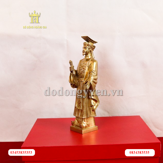 Tượng Lý công Uẩn đúc thủ công tinh xảo