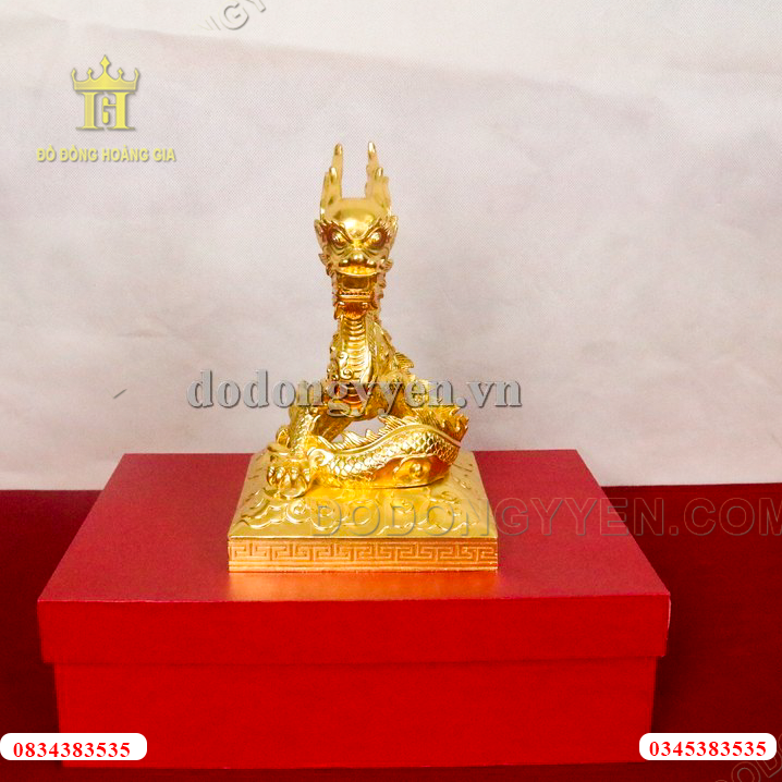 Tượng rồng dát vàng bằng đồng